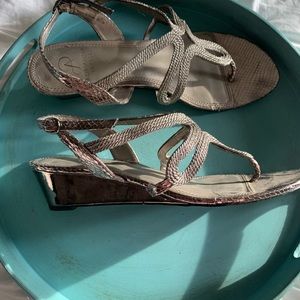 Adrianna pappell women’s low heel metallic sandal